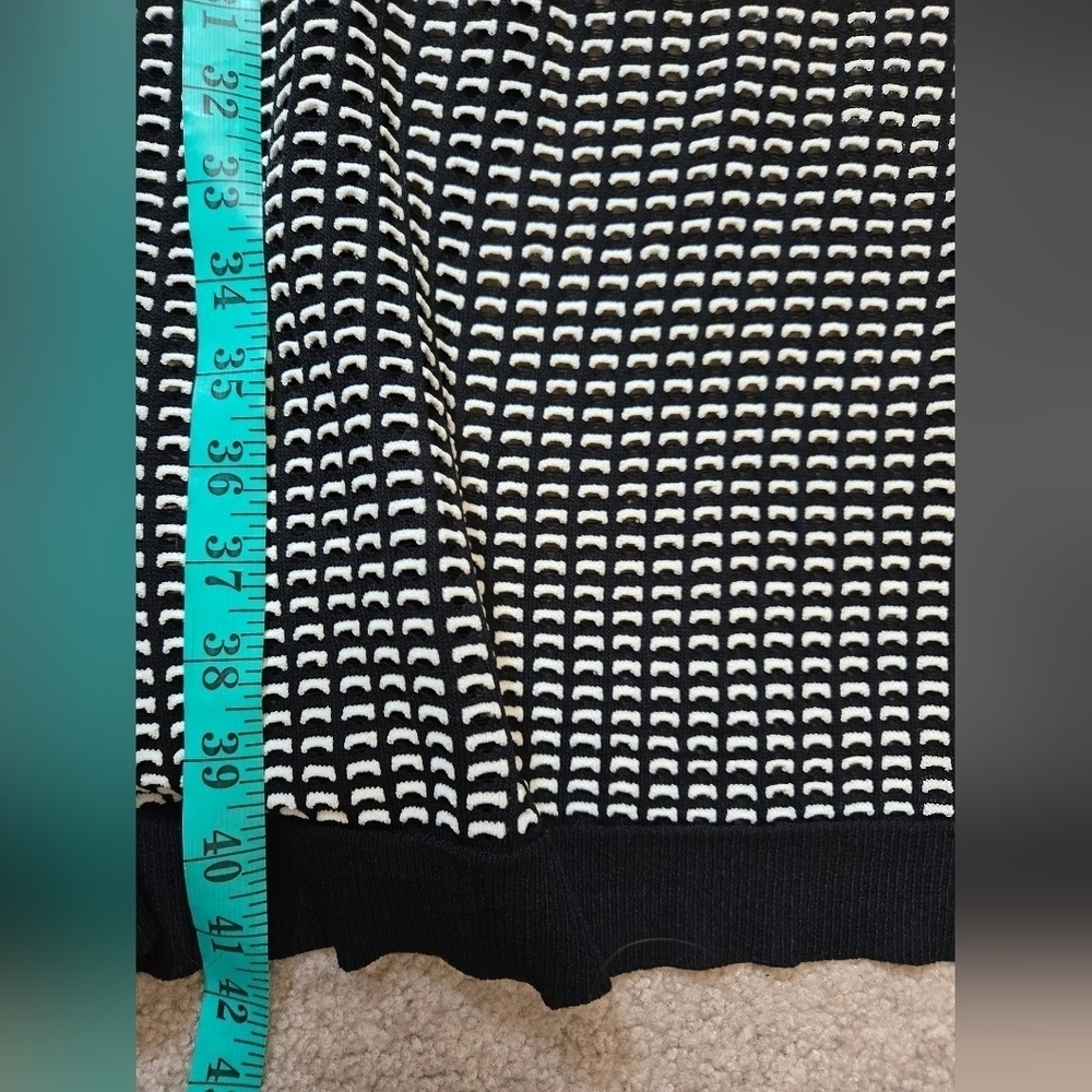 Poools Mesh Stretchy Beach Cover Up. White And Black With Yellow/White Cuff. 18 - Picture 15 of 15